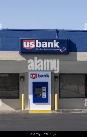 North Olmsted - 18. Oktober 2024: US-Bank und Kreditfiliale und Geldautomat. Die US Bank ist die fünftgrößte Bank in den Vereinigten Staaten. Stockfoto