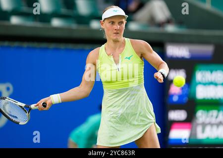 Osaka, Japan. Oktober 2024. Suzan Lamens (NED) Tennis : Einzelspiel im Morita Tennis Center Utsubo während der Kinoshita Group Japan Open Tennis Championships 2024 in Osaka, Japan . Quelle: SportsPressJP/AFLO/Alamy Live News Stockfoto