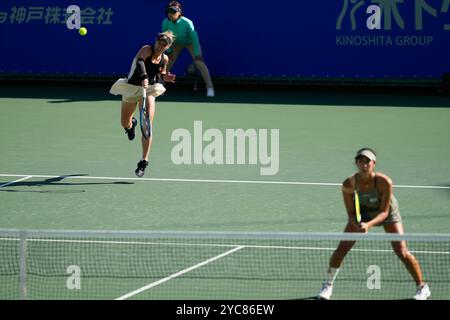 Osaka, Japan. Oktober 2024. Laura Siegemund (GER) Tennis : Doppelfinalspiel im Morita Tennis Center Utsubo während der Kinoshita Group Japan Open Tennis Championships 2024 in Osaka, Japan . Quelle: SportsPressJP/AFLO/Alamy Live News Stockfoto