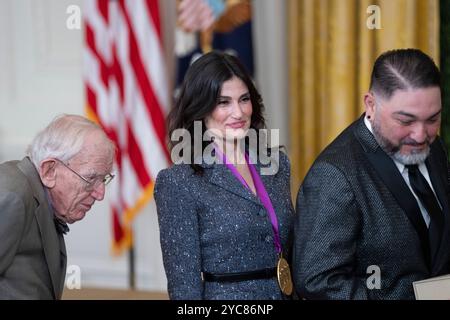 Washington DC, USA. Oktober 2024. Idina Menzel, Schauspielerin und Sängerin der National Medal of Arts 2022, nimmt am 21. Oktober 2024 an einem Empfang der National Arts and Humanities im East Room des Weißen Hauses in Washington, DC Teil. Kredit: Chris Kleponis/Pool über CNP /MediaPunch Kredit: MediaPunch Inc/Alamy Live News Stockfoto