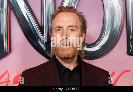 New York, Usa. Oktober 2024. Rhys Ifans kommt auf dem roten Teppich bei der Premiere von „Venom: The Last Dance“ am Regal Times Square am Montag, den 21. Oktober 2024 in New York City an. Foto: John Angelillo/UPI Credit: UPI/Alamy Live News Stockfoto