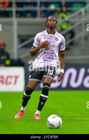 Mailand, Italien. Oktober 2024. Kingsley Ehizibue (19) von Udinese, die während des Spiels der Serie A zwischen AC Milan und Udinese in San Siro in Mailand zu sehen war. Stockfoto