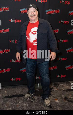 20. Oktober 2024, New York, New York, Vereinigte Staaten: Tausende von Menschen besuchen die New York Comic Con im Jacob Javits Center. John DiMaggio von der animierten Sitcom Futurama besucht nach der Podiumsdiskussion den Presseraum. (Kreditbild: © Lev Radin/Pacific Press via ZUMA Press Wire) NUR REDAKTIONELLE VERWENDUNG! Nicht für kommerzielle ZWECKE! Stockfoto