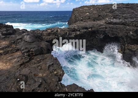 Pont Naturel, natürlicher Felsbogen, Felsbrücke, Surf, Südküste, Indischer Ozean, Insel, Mauritius, Afrika Stockfoto