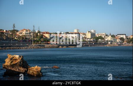 Küstenansicht von Estoril von Praia da rata - Cascais, Portugal Stockfoto