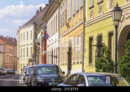 Wunderschöne, farbenfrohe Häuser in der URI Straße des Budaer Schlosses, Budapest, Ungarn, Europa Stockfoto