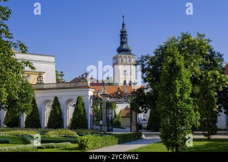 Schlosspark mit St. Wenzelskirche, Altstadt, Mikulov, Bezirk Breclav, Region Jihomoravsky, Südmähren, Tschechische Republik, Europa Stockfoto