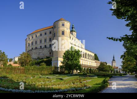 Schloss Mikulov und Schlosspark, Schloss Mikulov, Altstadt, Mikulov, Region Breclav, Region Jihomoravsky, Südmähren, Tschechische Republik, Europa Stockfoto