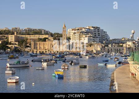 Ein natürlicher Hafen zwischen Zonqor Point und St. Thomas Bay, Marsaskala, Malta, Europa Stockfoto