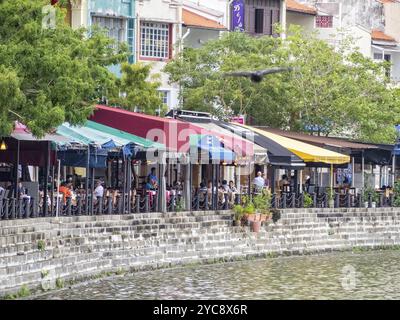 Boat Quay ist ein historischer Kai am Südufer des Singapore River, zwischen der Elgin Bridge und der Cavenagh Bridge, Singapur, A Stockfoto