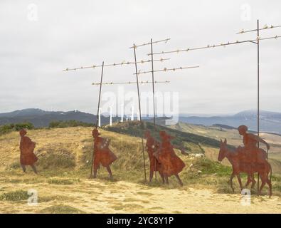 Schmiedeeisernes Pilgerdenkmal, errichtet von den Freunden des Weges von Navarra im Jahre 1996 auf dem Berg der Vergebung, Alto del Perdon, Navarra, Spanien, 5 S. Stockfoto