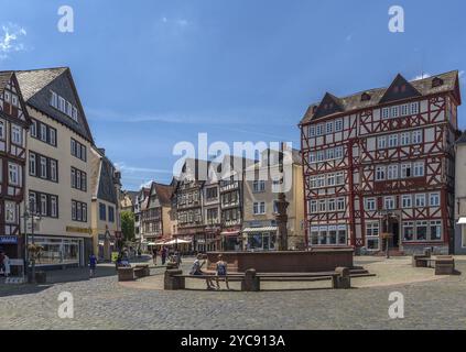 Blick auf den historischen Marktplatz mit Brunnen in Butzbach, Hessen, Deutschland, Europa Stockfoto