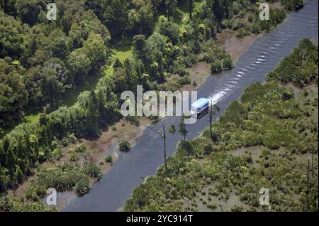 Paddelboot auf dem Weg zum Lake Mahinapua, Westküste, Südinsel, Neuseeland, Ozeanien Stockfoto