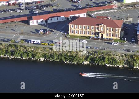 Schnellboot in der Nähe des Mawhera Quay im Greymouth Central Business District, Westküste, Südinsel, Neuseeland, Ozeanien Stockfoto