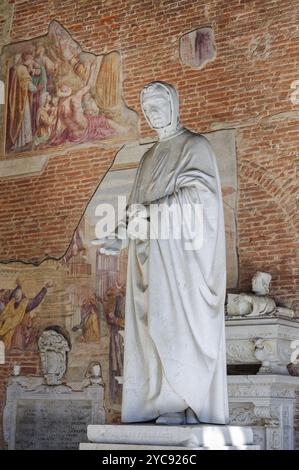 Die Marmorstatue von Leonardo Fibonacci von Giovanni Paganucci auf dem Monumentalfriedhof (Camposanto Monumentale), Pisa, Toskana, Italien, Europa Stockfoto