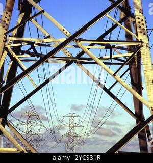 Pylonen mit Hochspannungskabeln in Christchurch, Neuseeland, Ozeanien Stockfoto