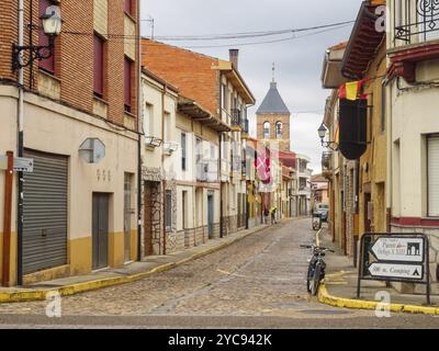 Alvarez Vega Straße auf dem Camino, Hospital de Orbigo, Kastilien und Leon, Spanien, Europa Stockfoto