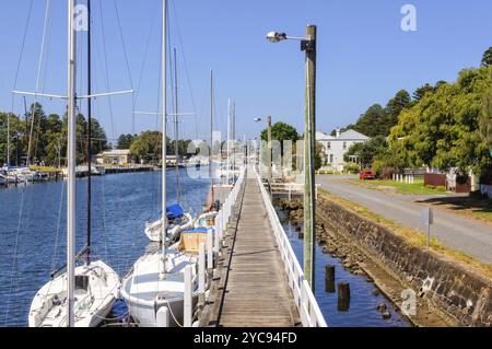 Promenade entlang des Moyne River, Port Fairy, Victoria, Australien, Ozeanien Stockfoto