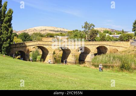 Die Richmond Bridge wurde in den 1820er Jahren von Sträflingen erbaut und ist die älteste erhaltene Steinbrücke in Australien, Richmond, Tasmanien, Australien, Ozeanien Stockfoto