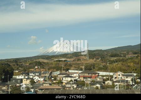 30.12.2017, Fuji, Shizuoka, Japan, Asien, ein Blick auf den majestätischen Vulkankegel des Mount Fuji mit seinem schneebedeckten Gipfel in Asien Stockfoto