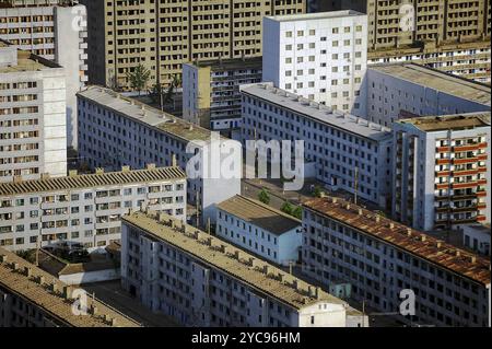 08.08.2012, Pjöngjang, Nordkorea, Asien, Blick auf das Zentrum von Pjöngjang vom Juche-Turm aus. Die Architektur der nordkoreanischen Gebäude ist einfach Stockfoto