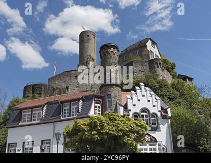 Blick auf die Burgruine Eppstein in Hessen, Deutschland, Europa Stockfoto