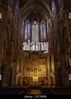 Hauptaltar in der halbrunden Apsis der Kathedrale Santa Maria de Leon, Leon, Kastilien und Leon, Spanien, Europa Stockfoto