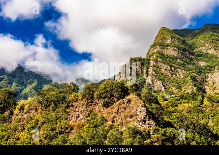 Die Klippen und Berge über Passo, Sao Vicente, Madeira, Portugal Stockfoto