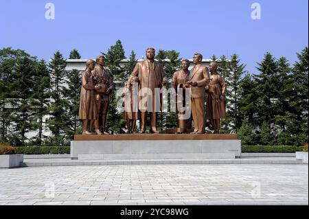 08.08.2012, Pjöngjang, Nordkorea, Asien, Eine bronzene Figurengruppe des Ewigen Präsidenten Kim Il-Sung steht in den Filmstudios von Pjöngjang, Asien Stockfoto