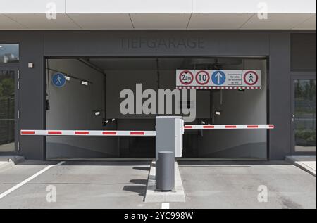 Ein- und Ausstieg einer Tiefgarage am Messegelände in Frankfurt am Main, Deutschland, Europa Stockfoto
