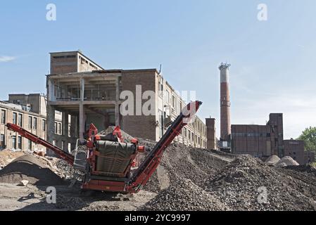 Wiederaufbau und teilweiser Abriss einer alten ehemaligen Papierfabrik Stockfoto