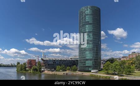 Der Westhafen Turm, Hochhaus im ehemaligen Frankfurt Westhafen.jpg Stockfoto