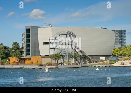 Zeithaus mit Riesenrutsche, Autostadt Volkswagen, Wolfsburg, Niedersachsen, Deutschland, Zeithaus mit Riesenrutsche, Niedersachsen, Deutschland Stockfoto