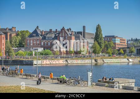 Alexanderufer, Humboldthafen, Altbauten der Charité mit Medizinhistorischem Museum, Mitte, Berlin, Deutschland, Altbauten der Charité mit Medizinhisto Stockfoto
