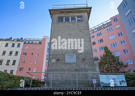 Gedenkstätte Günter Litfin, alter Wachturm der DDR an der ehemaligen Berliner Mauer, Kieler Straße, Mitte, Berlin, Deutschland Gedenkstätte Günter Litfin, Alter Stockfoto