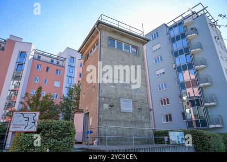 Gedenkstätte Günter Litfin, alter Wachturm der DDR an der ehemaligen Berliner Mauer, Kieler Straße, Mitte, Berlin, Deutschland Gedenkstätte Günter Litfin, Alter Stockfoto