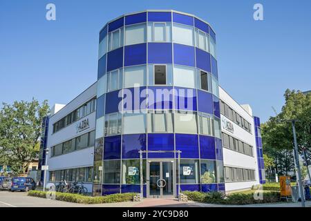 AZBA Analytical Center Berlin Adlershof, Justus-von-Liebig-Straße, Adlershof, Treptow-Köpenick, Berlin, Deutschland, AZBA Analytisches Zentrum Berlin Adle Stockfoto