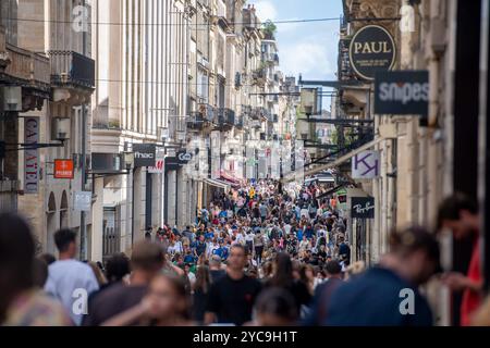 Bordeaux (Südwestfrankreich): rue Sainte Catherine, die wichtigste Einkaufsstraße der Stadt. Menschenmenge auf der Straße *** örtliche Unterschrift *** Stockfoto