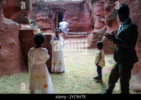 Äthiopien, Lalibela, Januar 2024: Feierlichkeiten von Timket, Äthiopiens wichtigstem religiösem fest. Die orthodoxe Offenbarung Timkat wird gefeiert Stockfoto