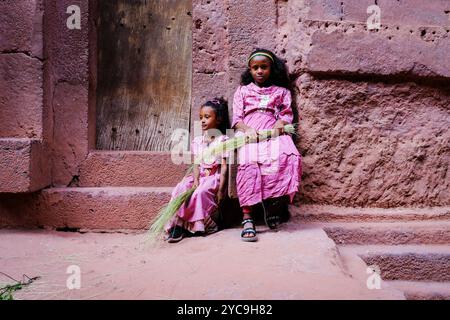 Äthiopien, Lalibela, Januar 2024: Feierlichkeiten von Timket, Äthiopiens wichtigstem religiösem fest. Die orthodoxe Offenbarung Timkat wird gefeiert Stockfoto