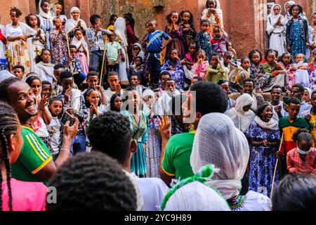 Äthiopien, Lalibela, Januar 2024: Feierlichkeiten von Timket, Äthiopiens wichtigstem religiösem fest. Die orthodoxe Offenbarung Timkat wird gefeiert Stockfoto