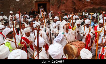 Äthiopien, Lalibela, Januar 2024: Feierlichkeiten von Timket, Äthiopiens wichtigstem religiösem fest. Die orthodoxe Offenbarung Timkat wird gefeiert Stockfoto