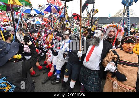 Dünkirchen (Dünkirchen), Nordfrankreich: 4. Februar 2024: ? La Bande de de Saint Pol sur Mer?, Karneval in Dünkirchen. Atmosphäre bei Karnevalsgängern. Karneval s Stockfoto