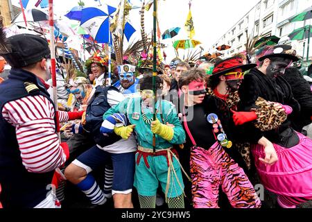 Dünkirchen (Dünkirchen), Nordfrankreich: 4. Februar 2024: ? La Bande de de Saint Pol sur Mer?, Karneval in Dünkirchen. Atmosphäre bei Karnevalsgängern. Karneval s Stockfoto