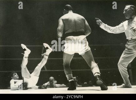 Der französische Boxer Joseph Gonzales (rechts) und der Puerto-ricanische Gil Diaz, 1966 Stockfoto