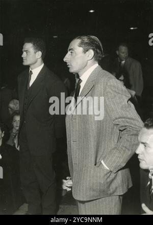 Der italienische Radrennfahrer Fausto Coppi und der französische Boxer Alphonse Halimi, 1957 Stockfoto