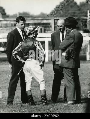 Britischer Profiboxer Terry Downes auf dem Rennpferd, UK 1964 Stockfoto