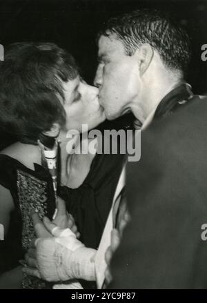 Der britische Boxer Terry Downes und seine Frau Barbara, UK 1961 Stockfoto