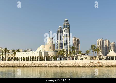 Die Pearl Island, ein luxuriöses Küstengebiet im nördlichen Teil der Gemeinde Al Daayen, Doha, Katar. Stockfoto