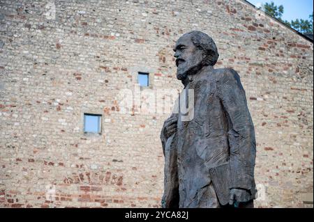 Trier Deutschland 2. Oktober 2024 Statue von Karl Marx. Marx wurde 1818 in der Stadt geboren. Denkmal Stockfoto